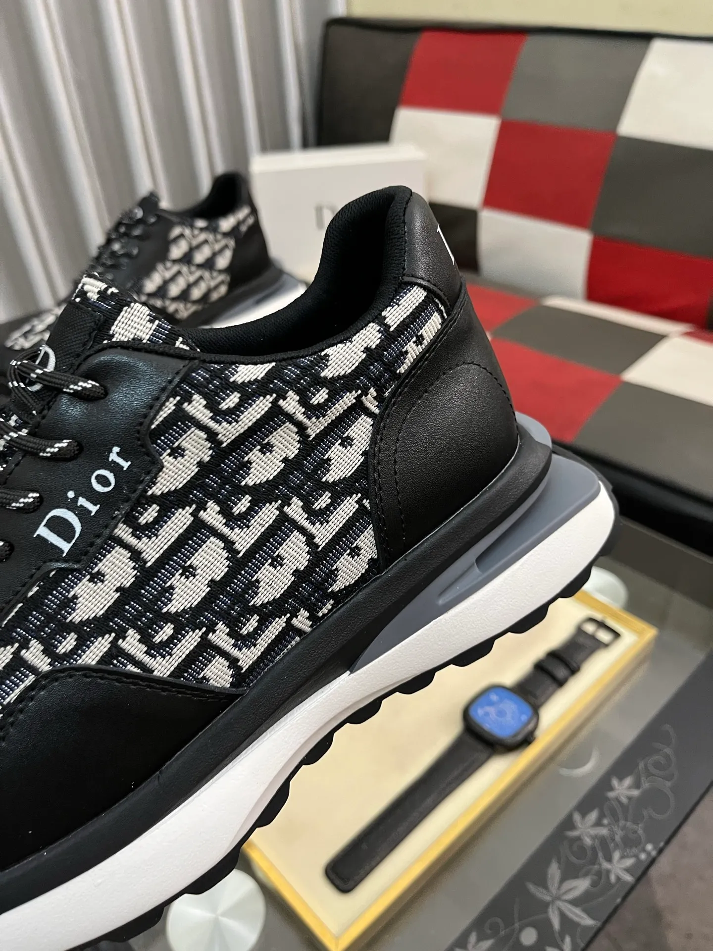Men's Men's Shoes💰458⌚️⌚️Dior unique modern style sneakers. Counter purchasing 🏃casual leather shoes😍😍 original cowhide leather imported from Italy (refuses to discolor and grind feet) soles: original soles specially provided by the original factory, super cool😍 lace up and walk with wind👍 style design ⚠️ super comfortable and wear-resistant original soles. Just like shooting the real thing 🎬The real thing is better Code number: 38-443️⃣Colors available